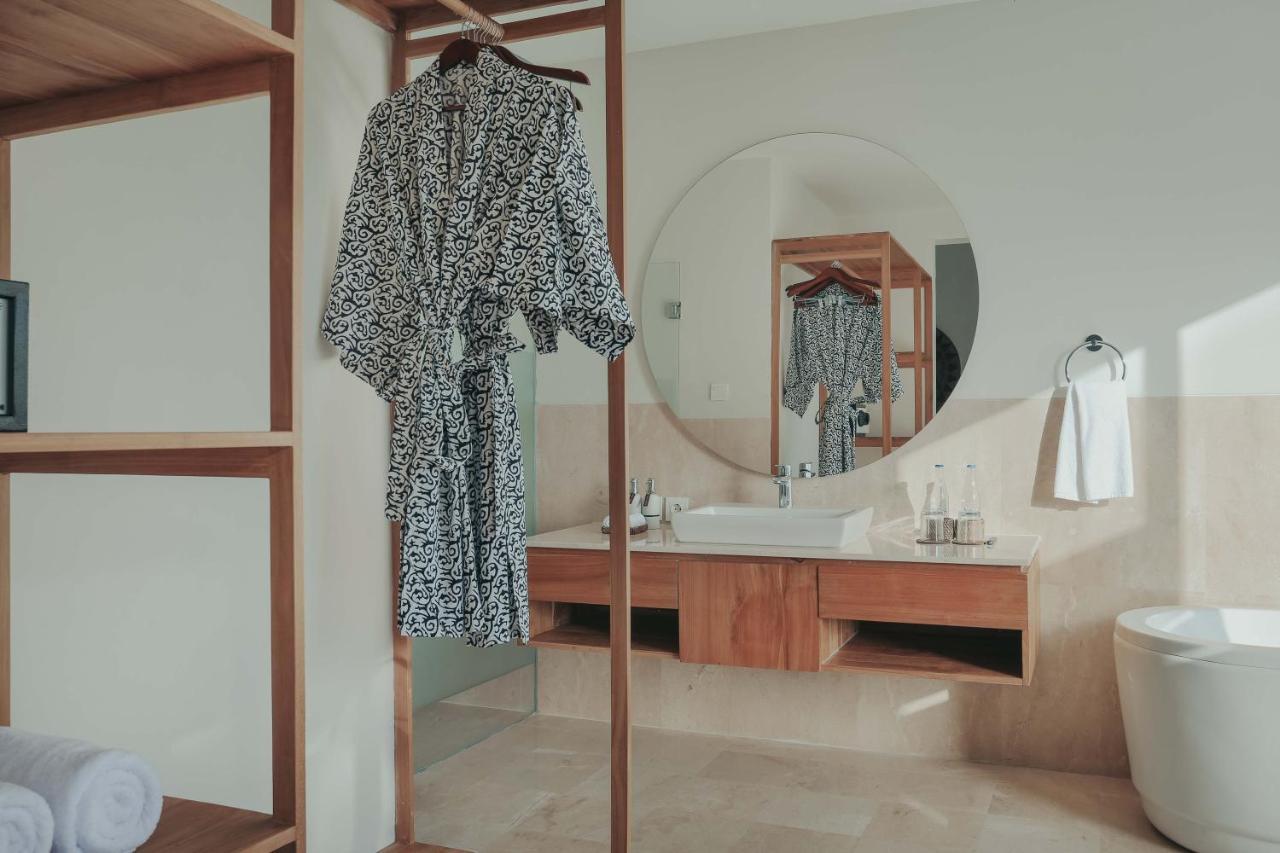 The Sebali Resort Ubud  Bagian luar foto A bathrobe hanging on a hanger