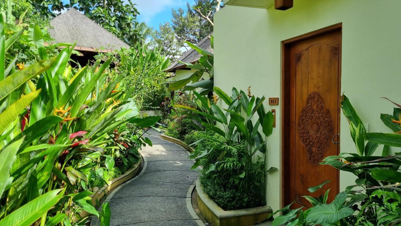 The Sebali Resort Ubud  Bagian luar foto Entrance to a villa at the resort